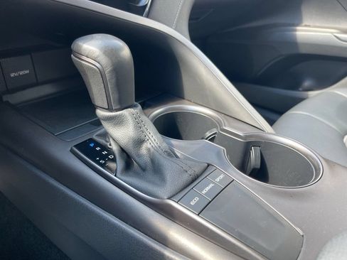 Used 2022 Toyota Camry SE FWD image 18