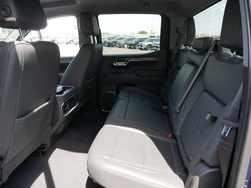 Used 2023 Chevrolet Silverado 1500 LTZ AWD/4WD image 15
