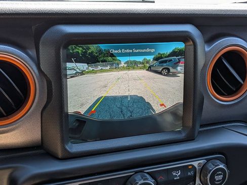 Used 2023 Jeep Gladiator Mojave w/ LED Lighting Group AWD/4WD image 19
