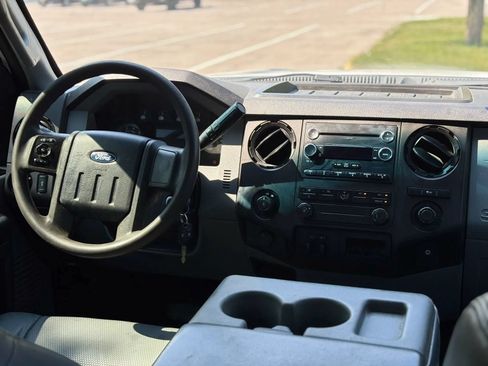 Used 2016 Ford F250 XL w/ Power Equipment Group AWD/4WD image 16