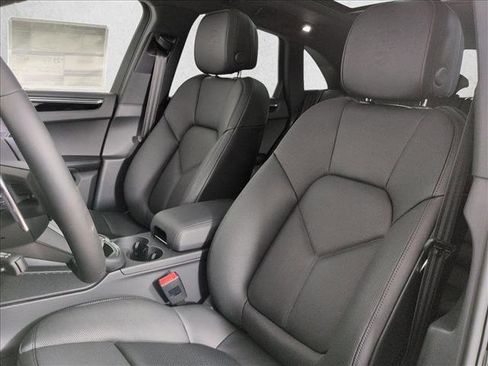 New 2026 Porsche Macan image 6