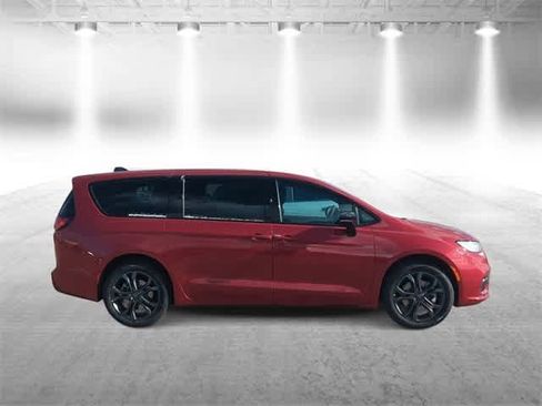 New 2026 Chrysler Pacifica Select image 9