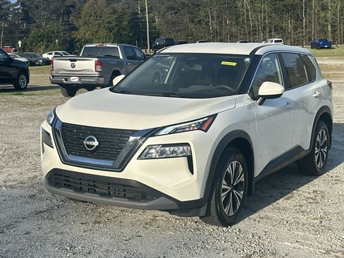 Certified 2023 Nissan Rogue SV image 1