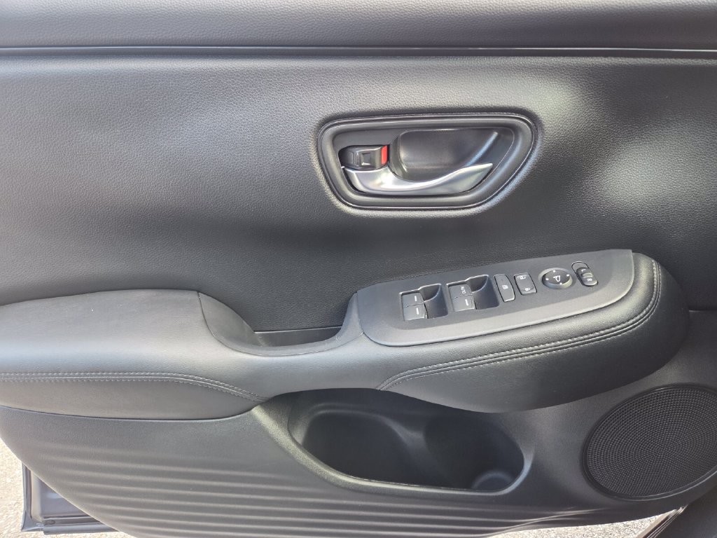 Certified 2025 Honda HR-V LX image 30