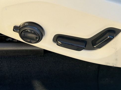 Used 2025 Volvo XC60 B5 Ultra w/ Climate Package image 25