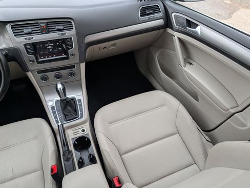 Used 2015 Volkswagen Golf TDI S image 11