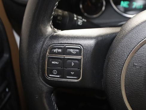 Used 2015 Jeep Wrangler Unlimited Sahara w/ Connectivity Group AWD/4WD image 31