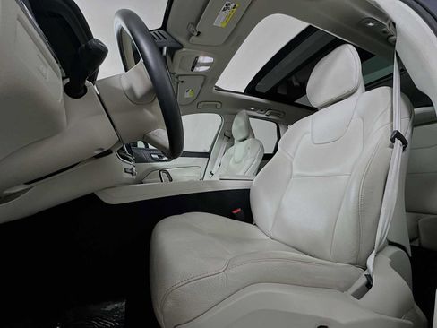 Used 2023 Volvo XC60 B5 Plus w/ Protection Package Premier FWD image 19