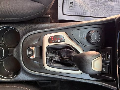 Used 2017 Jeep Cherokee Sport w/ Cold Weather Group AWD/4WD image 26