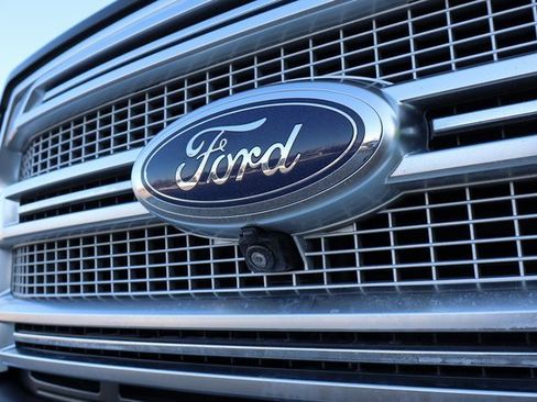 Used 2017 Ford F150 Platinum w/ Equipment Group 701A Luxury image 6