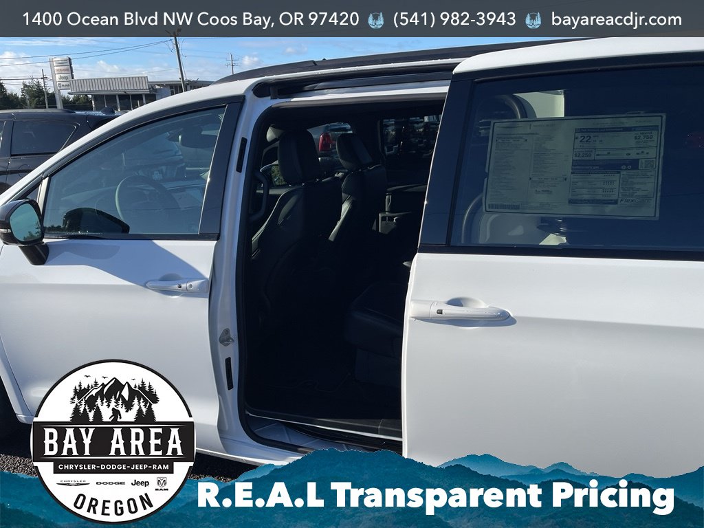 New 2026 Chrysler Pacifica Select w/ S Appearance Package FWD image 16
