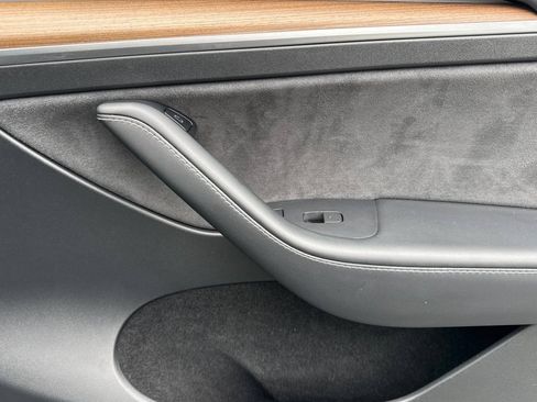 Used 2023 Tesla Model Y Long Range AWD/4WD image 19