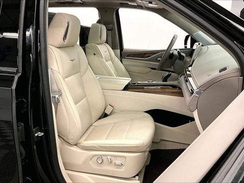 Used 2024 Cadillac Escalade ESV Sport Platinum AWD/4WD image 8