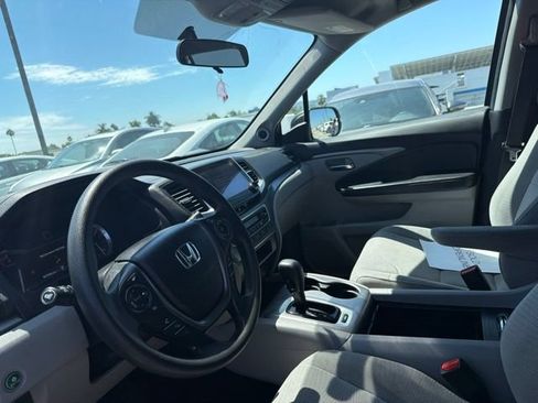 Used 2018 Honda Pilot EX image 3