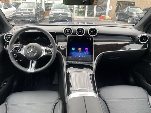 Used 2025 Mercedes-Benz GLC 300 4MATIC image 11