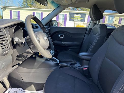 Used 2015 Kia Soul FWD image 11