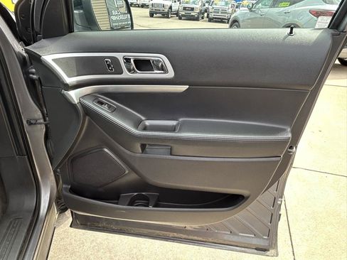 Used 2013 Ford Explorer XLT AWD/4WD image 17