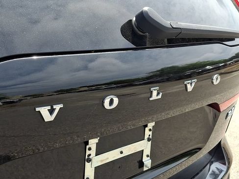 Used 2023 Volvo XC60 B5 Plus AWD/4WD image 32