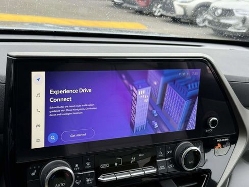 Used 2023 Toyota Highlander XLE image 11