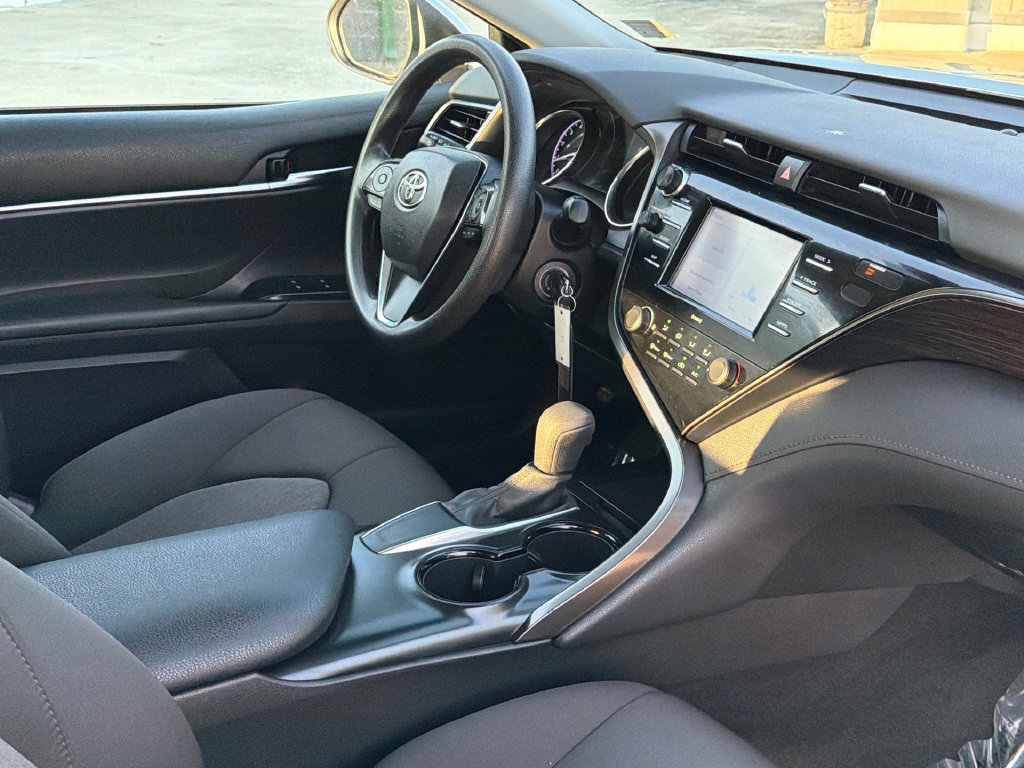 Used 2020 Toyota Camry LE FWD image 9