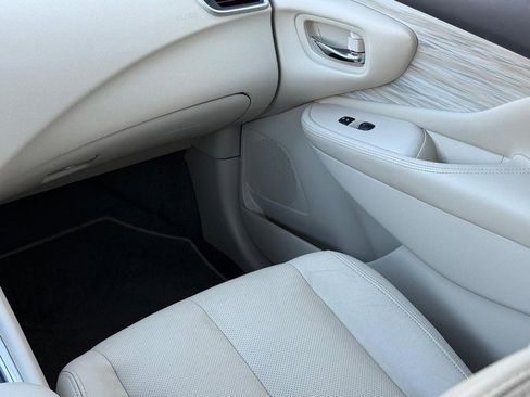 Used 2018 Nissan Murano SL w/ Moonroof Package image 14