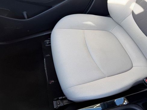 Used 2021 Toyota Corolla LE image 27