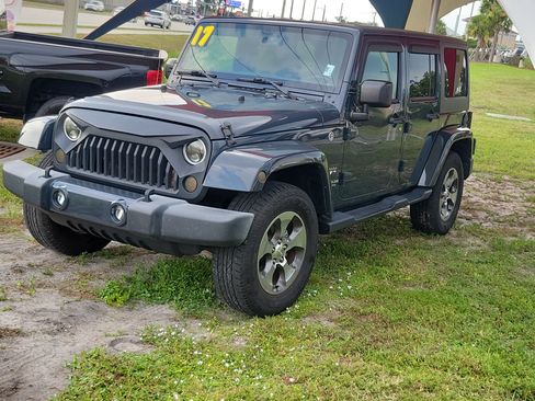 Used 2017 Jeep Wrangler Unlimited Sahara w/ Dual Top Group AWD/4WD image 2