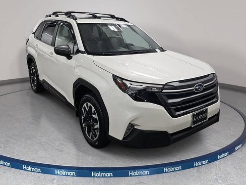 Used 2025 Subaru Forester Premium AWD/4WD image 4