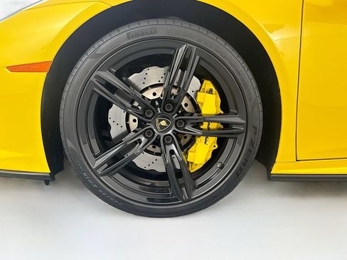Used 2020 Lamborghini Huracan EVO RWD image 30