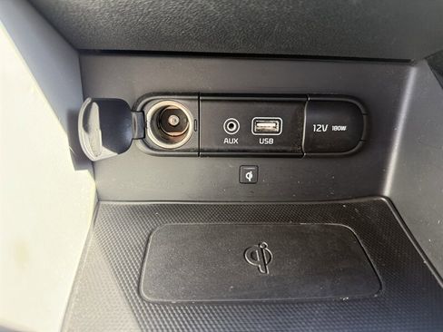 Used 2017 Kia Niro Touring w/ Advanced Technology Package image 15