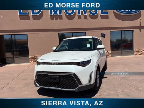 Used 2025 Kia Soul LX FWD image 1