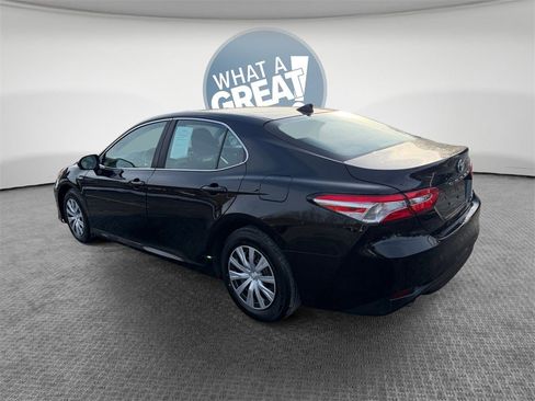 Certified 2020 Toyota Camry LE image 6