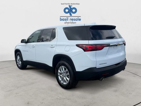 Used 2022 Chevrolet Traverse LS FWD image 4