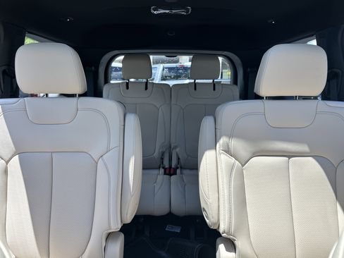 New 2026 Jeep Grand Cherokee L Limited w/ Luxury Tech Group II RWD image 17