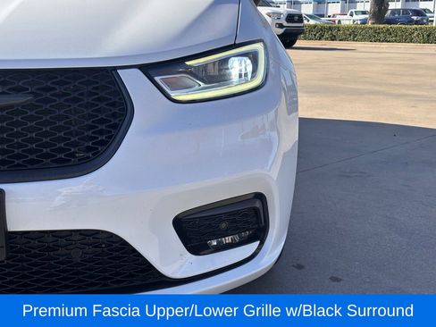 Used 2024 Chrysler Pacifica Select image 8