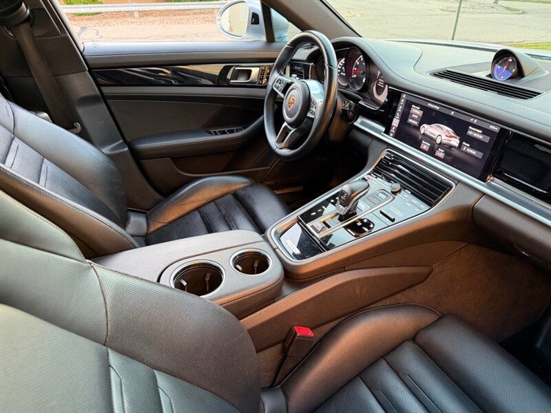 Used 2017 Porsche Panamera 4 AWD/4WD image 30