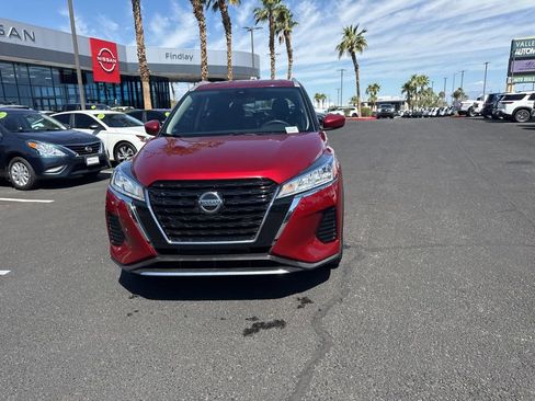 Used 2021 Nissan Kicks SV FWD image 2