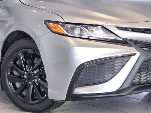 Used 2023 Toyota Camry SE FWD image 2
