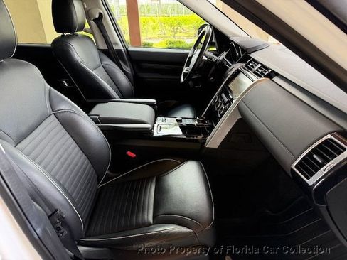 Used 2017 Land Rover Discovery HSE AWD/4WD image 12