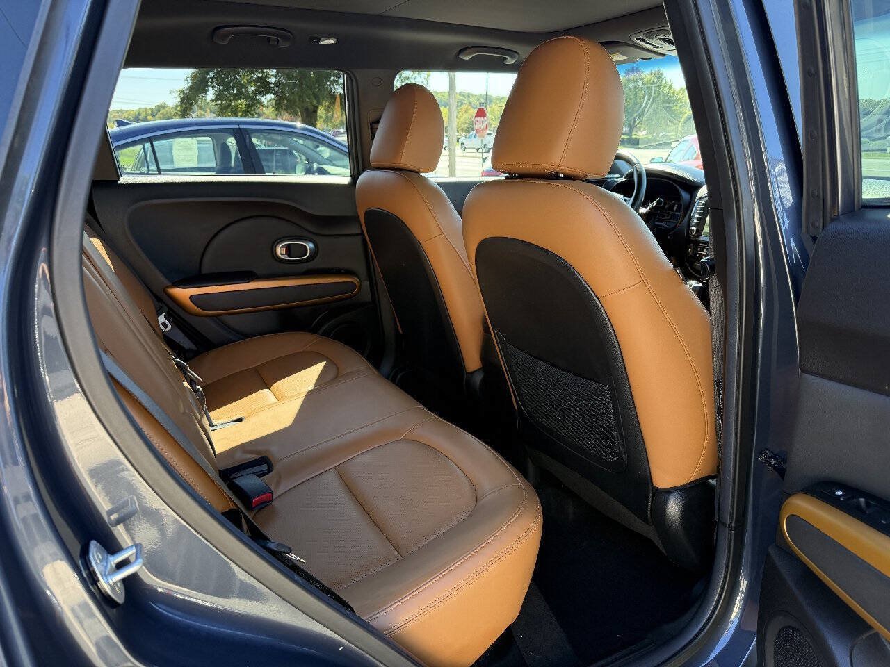 Used 2015 Kia Soul ! w/ Sun & Sound Package FWD image 15