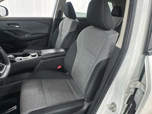 Used 2023 Nissan Rogue SV image 10