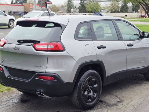 Used 2016 Jeep Cherokee Sport w/ Cold Weather Group AWD/4WD image 6