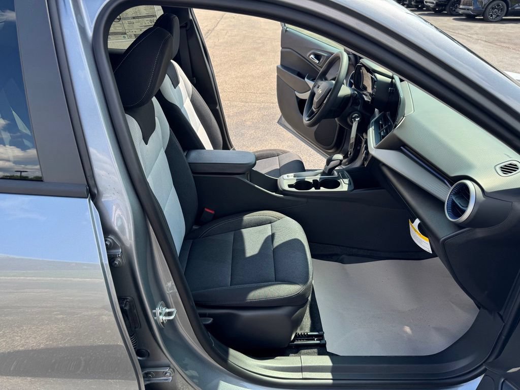 New 2026 Chevrolet Trax LS w/ LS Convenience Package FWD image 18