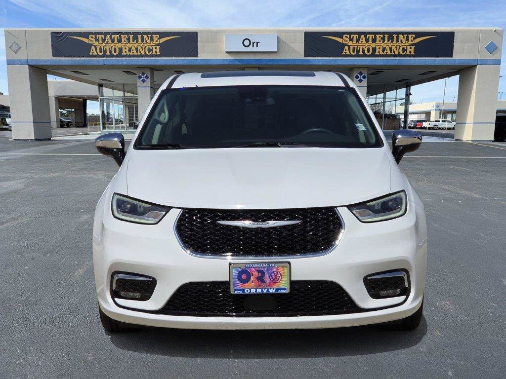 Used 2023 Chrysler Pacifica Limited FWD image 2