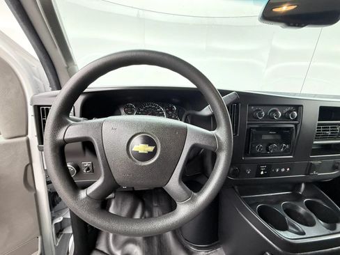 Used 2018 Chevrolet Express 3500 RWD image 23