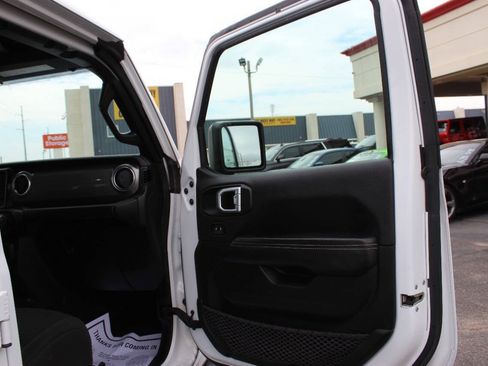 Used 2023 Jeep Gladiator Overland w/ Cold Weather Group AWD/4WD image 16