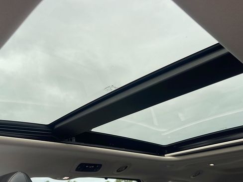 Used 2022 Chrysler Pacifica Limited FWD image 30