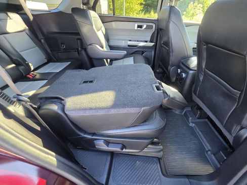 Used 2022 Ford Explorer XLT w/ Equipment Group 202A AWD/4WD image 25