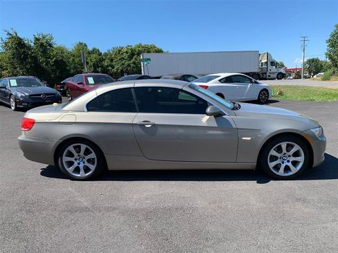 Used 2009 BMW 335i Convertible image 16