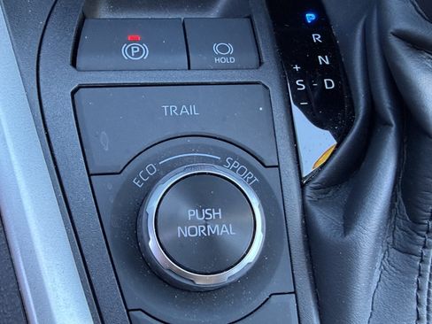 Used 2025 Toyota RAV4 XLE w/ Convenience Package AWD/4WD image 33